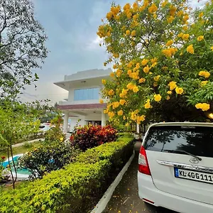 Hotel Chandana Tourist